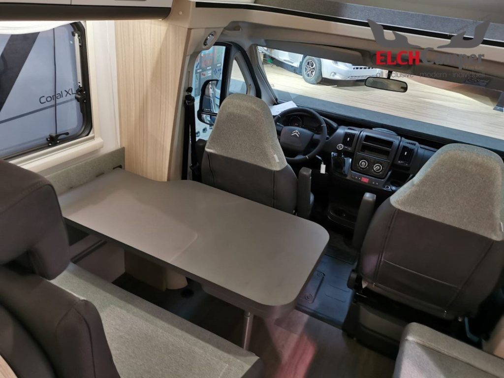 Sun-Living-S-75SL-Fahrerkabine-und-Sitzbereich