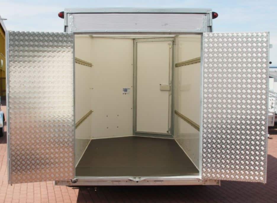 Wohnmobil-mit-Kofferanhänger-mieten