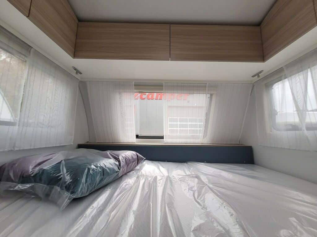 Adria-Altea-492-LU-Frontbett-2