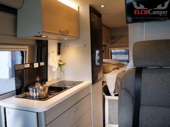 Hymer free 600 Wohnraum Küche (2) Hymer free 600 Campus Wohnraum