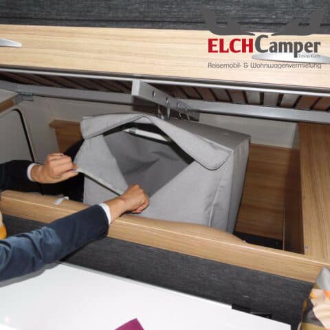 Stauraum und Kleiderstange Adria Action 391PH